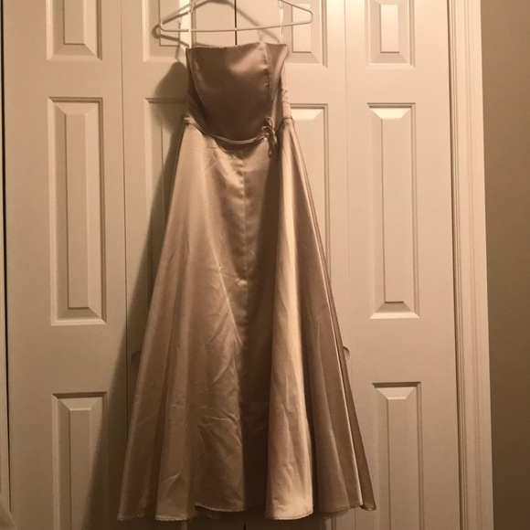 * Last chance price drop* Le chateau prom gown